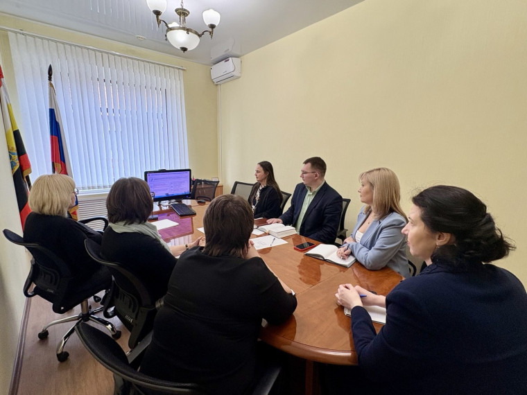 В Управлении Росреестра по Курской области прошла рабочая встреча с представителями кредитных организаций, на которой обсудили актуальные изменения законодательства в сфере регистрации недвижимости, вступившие в силу в первом квартале 2025 года. Ключевой. В Управлении Росреестра по Курской области прошла рабочая встреча с представителями кредитных организаций, на которой обсудили актуальные изменения законодательства в сфере регистрации недвижимости, вступившие в силу в первом квартале 2025 года. Ключевой.
